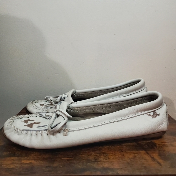 Minnetonka × Lottie Moss Embroidered Dove Moccasins Womens Size 9.5 - Picture 5 of 11